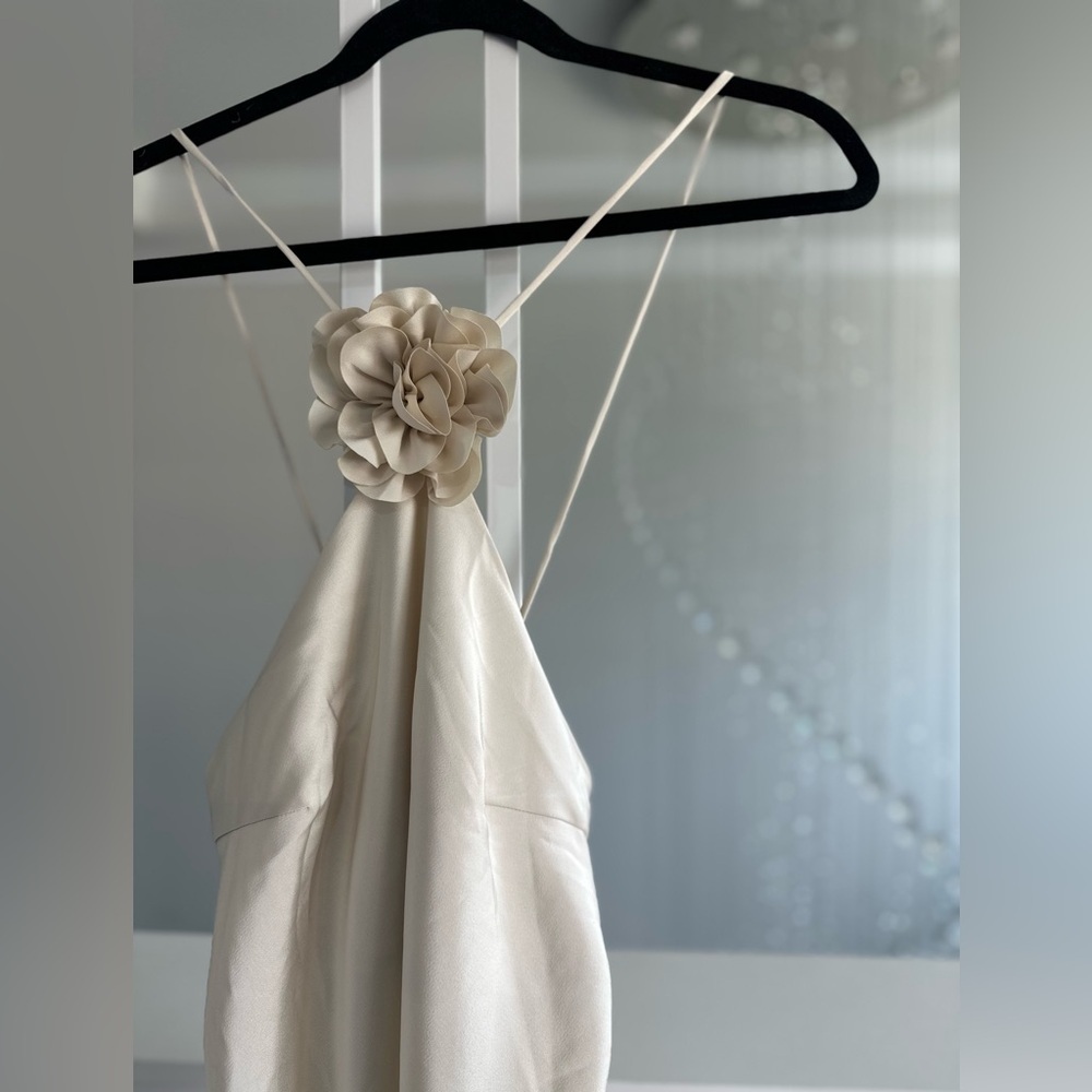 Elegant Cream Halter Dress with floral applique - Picture 6 of 10